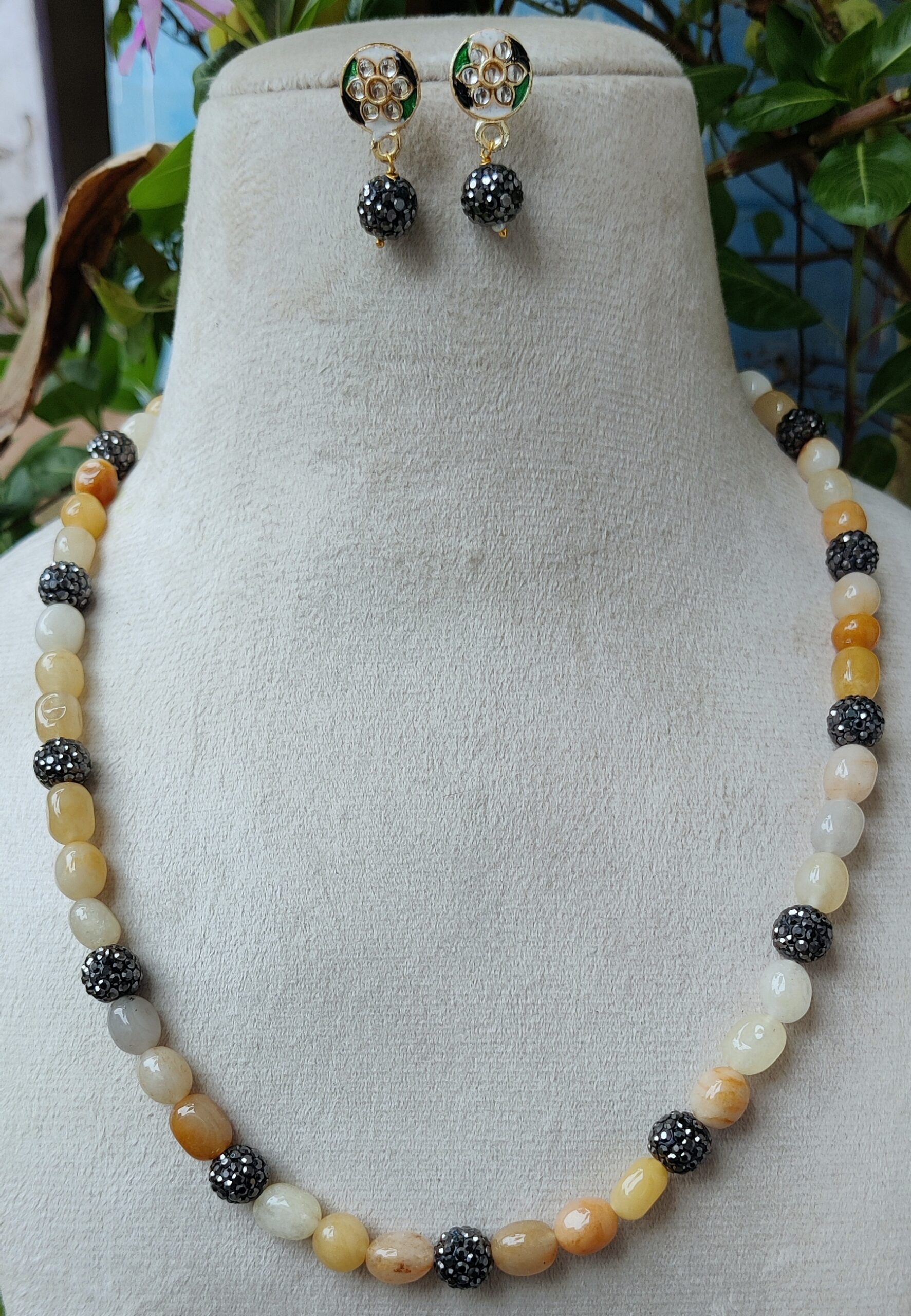 natural quartz single layer mala with meena earing